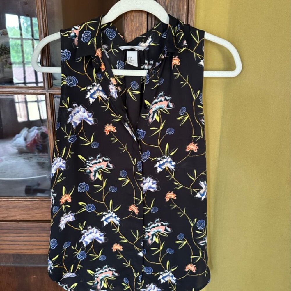 H & M sleeveless collared floral top